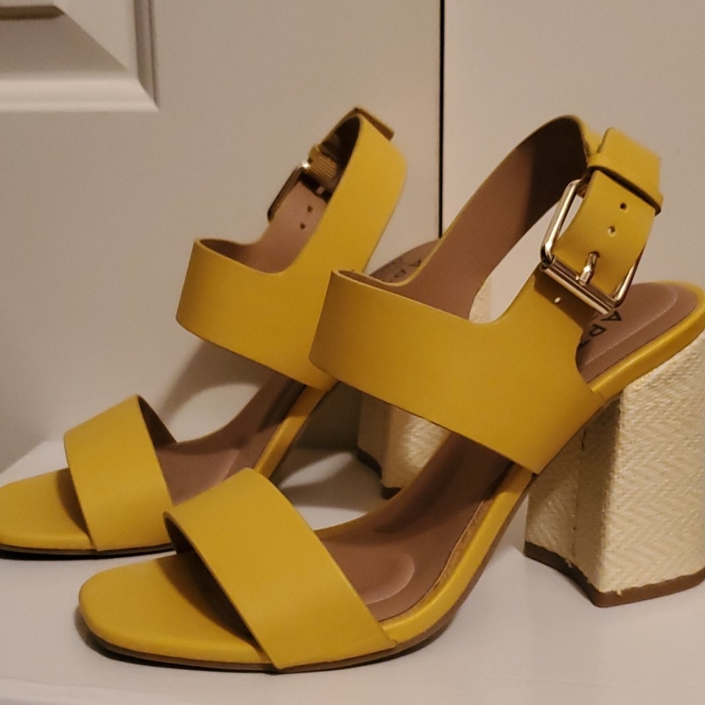 Apt 9 chunky heel sandal